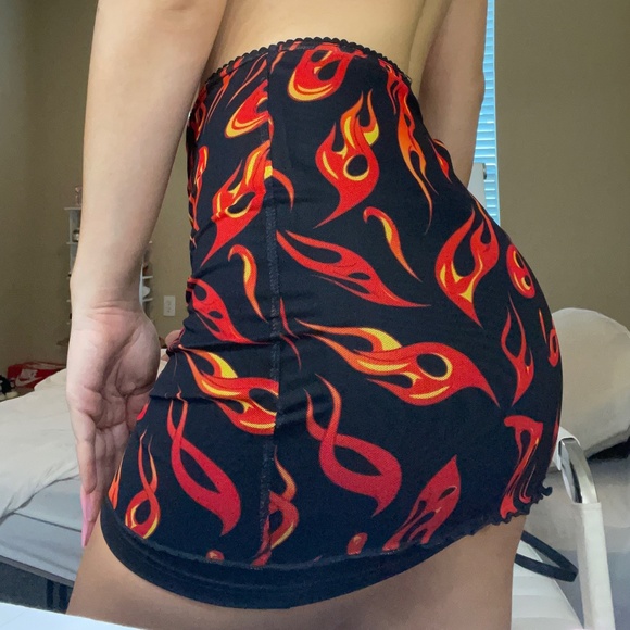 ~Brand New W/O Tags Flamer Skirt~ - Picture 1 of 4